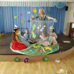 Юные путешественники побывали на волшебной «Цветочной поляне»