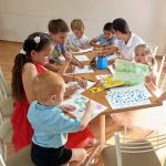 Юные путешественники побывали на волшебной «Цветочной поляне»